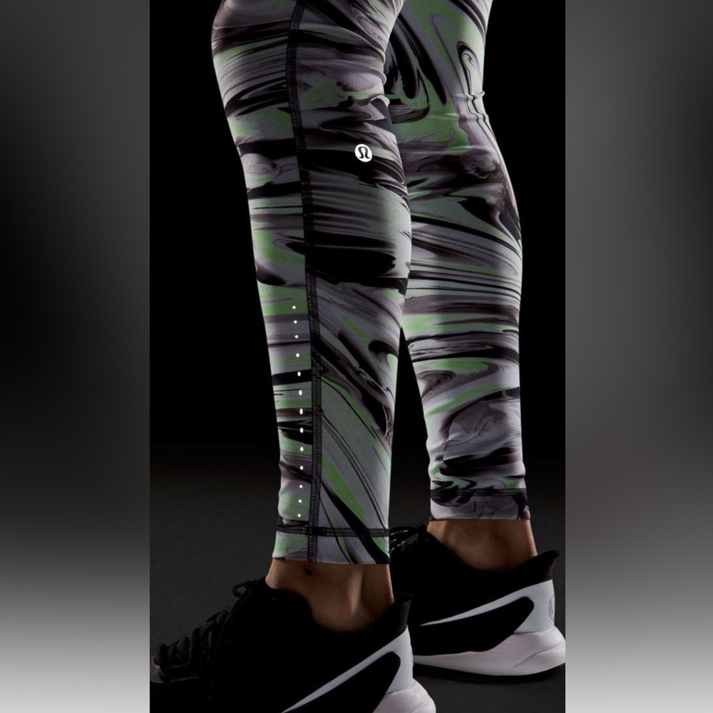 175. NWT Lululemon Swift Speed High-Rise Tight 28"
Paint Glide Warp Multi